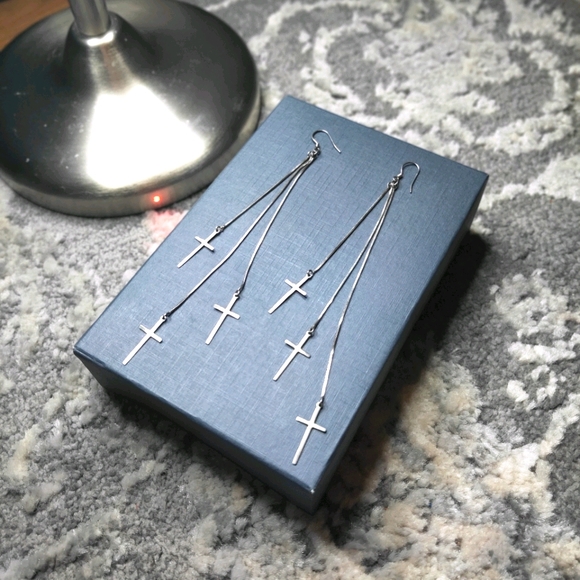 Jewelry - 925 silver cross design earrings